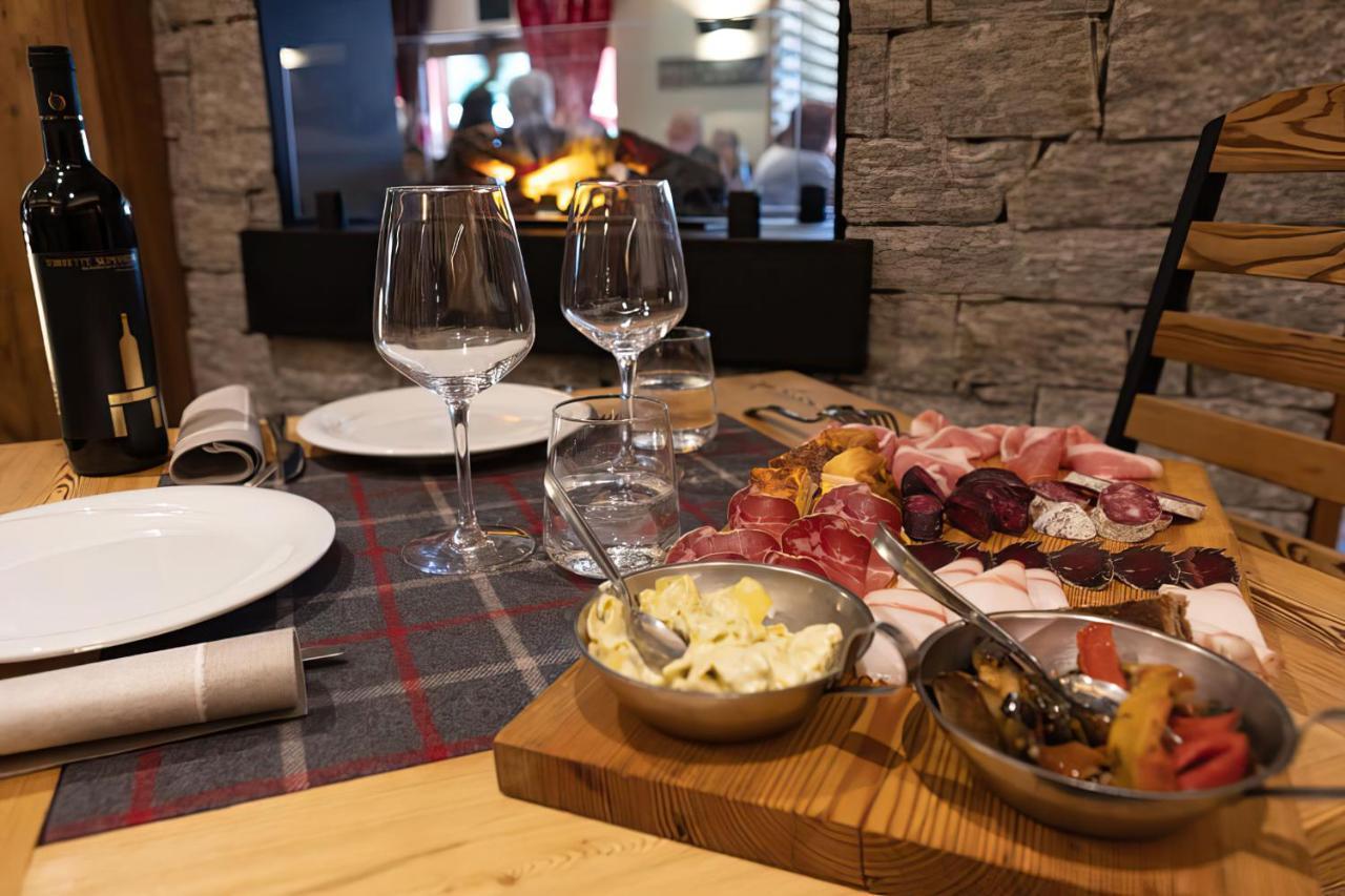Hotel & Ristorante Serenella Breuil-Cervinia Exteriör bild