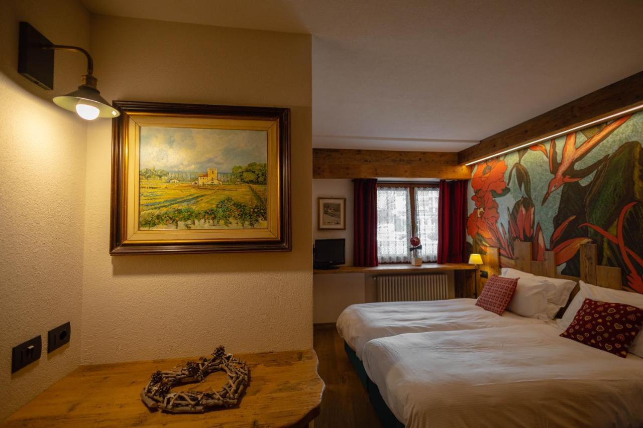 Hotel & Ristorante Serenella Breuil-Cervinia Exteriör bild