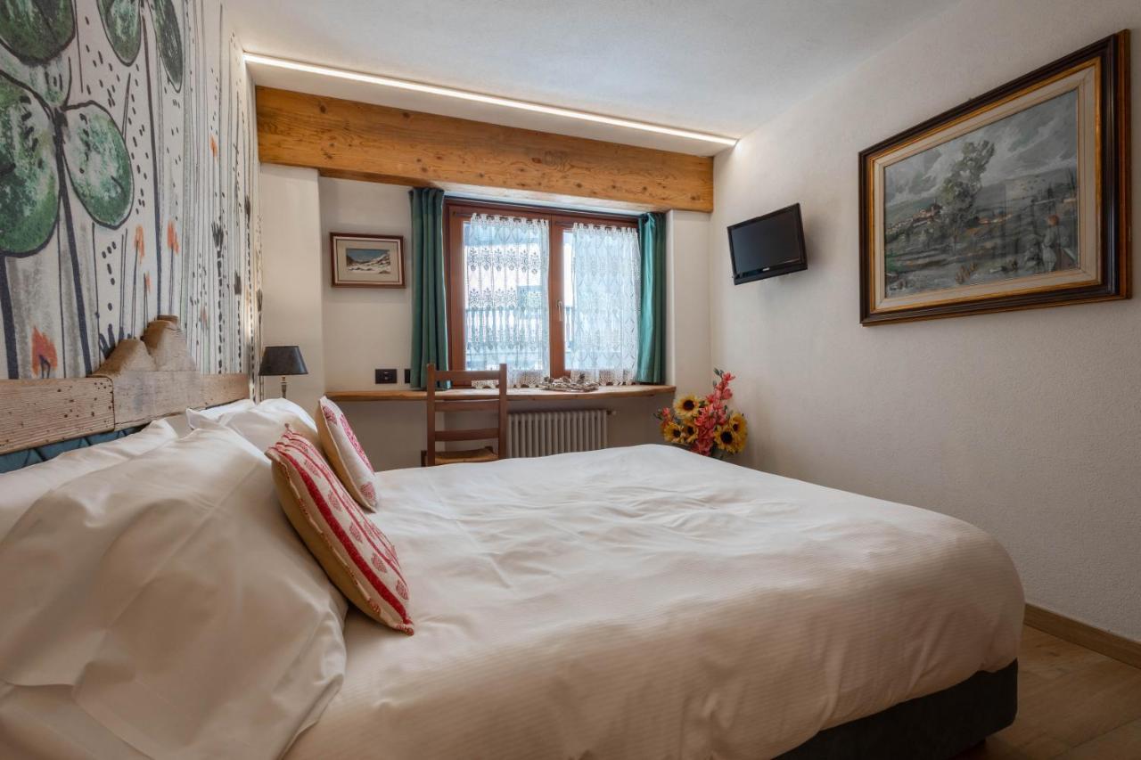 Hotel & Ristorante Serenella Breuil-Cervinia Exteriör bild