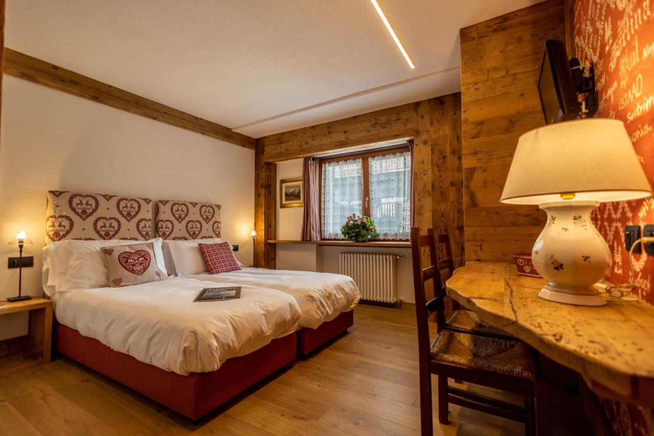 Hotel & Ristorante Serenella Breuil-Cervinia Exteriör bild