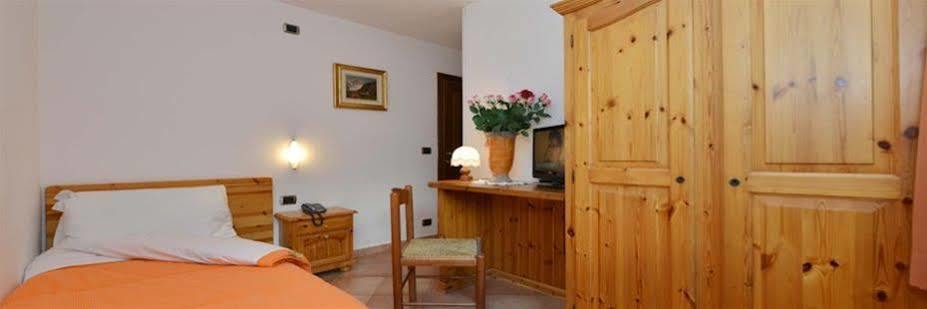 Hotel & Ristorante Serenella Breuil-Cervinia Exteriör bild