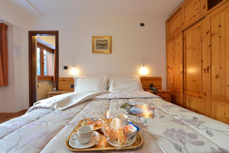 Hotel & Ristorante Serenella Breuil-Cervinia Exteriör bild