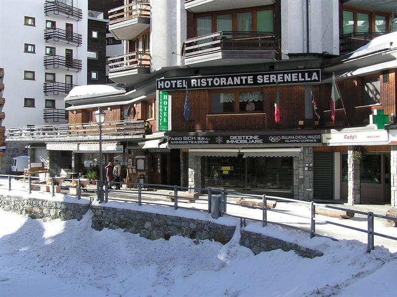 Hotel & Ristorante Serenella Breuil-Cervinia Exteriör bild